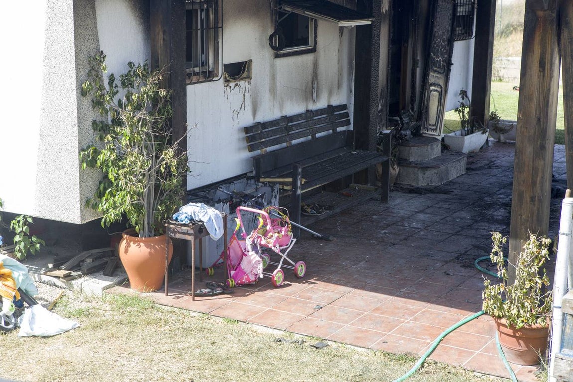 Fotos: Así ha quedado la vivienda arrasada por el fuego en El Palmar