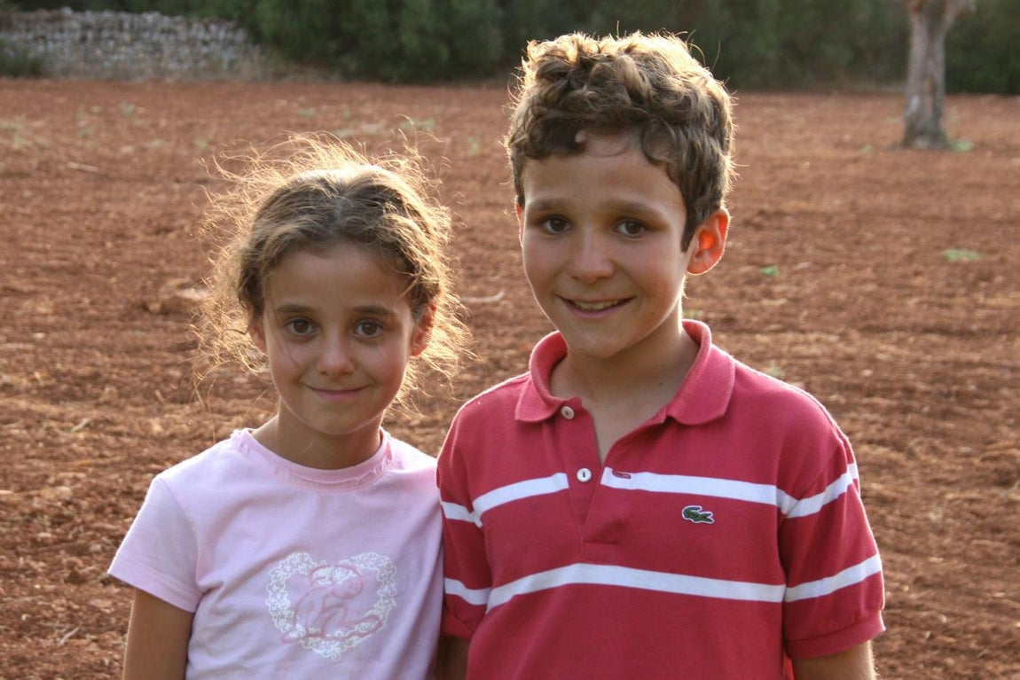 Hermano mayor. Uno de los momentos más importantes de su vida fue la llegada al mundo de su hermana, Victoria Federica, a quien está muy unido