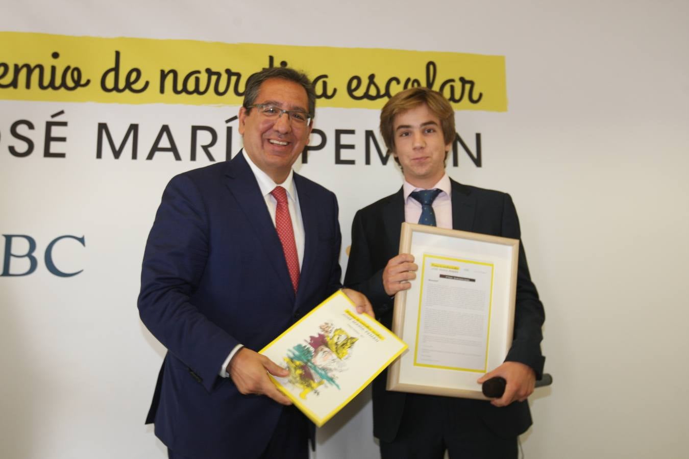 El presidente de la Fundación Cajasol, Antonio Pulido, junto a Ricardo Aneiros. 