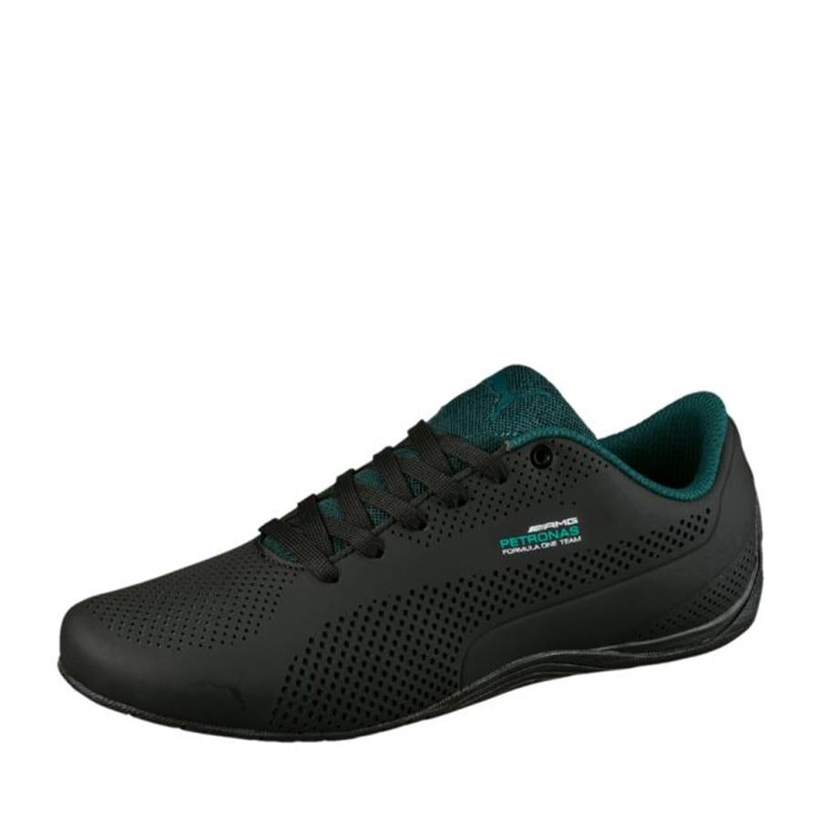 Mercedes AMG Petronas Drift Cat 5 Ultra. Reedición del modelo original con un exterior de cuero sintético, la línea disntintiva de puma y las perforaciones como símbolo de este gran deportivo de lujo (50 €).