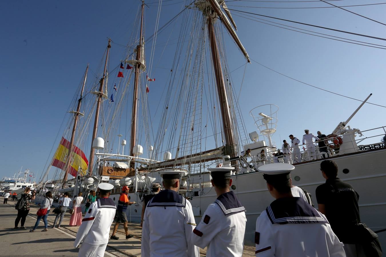 El buque regresa a Cádiz tras su 89º crucero de instrucción