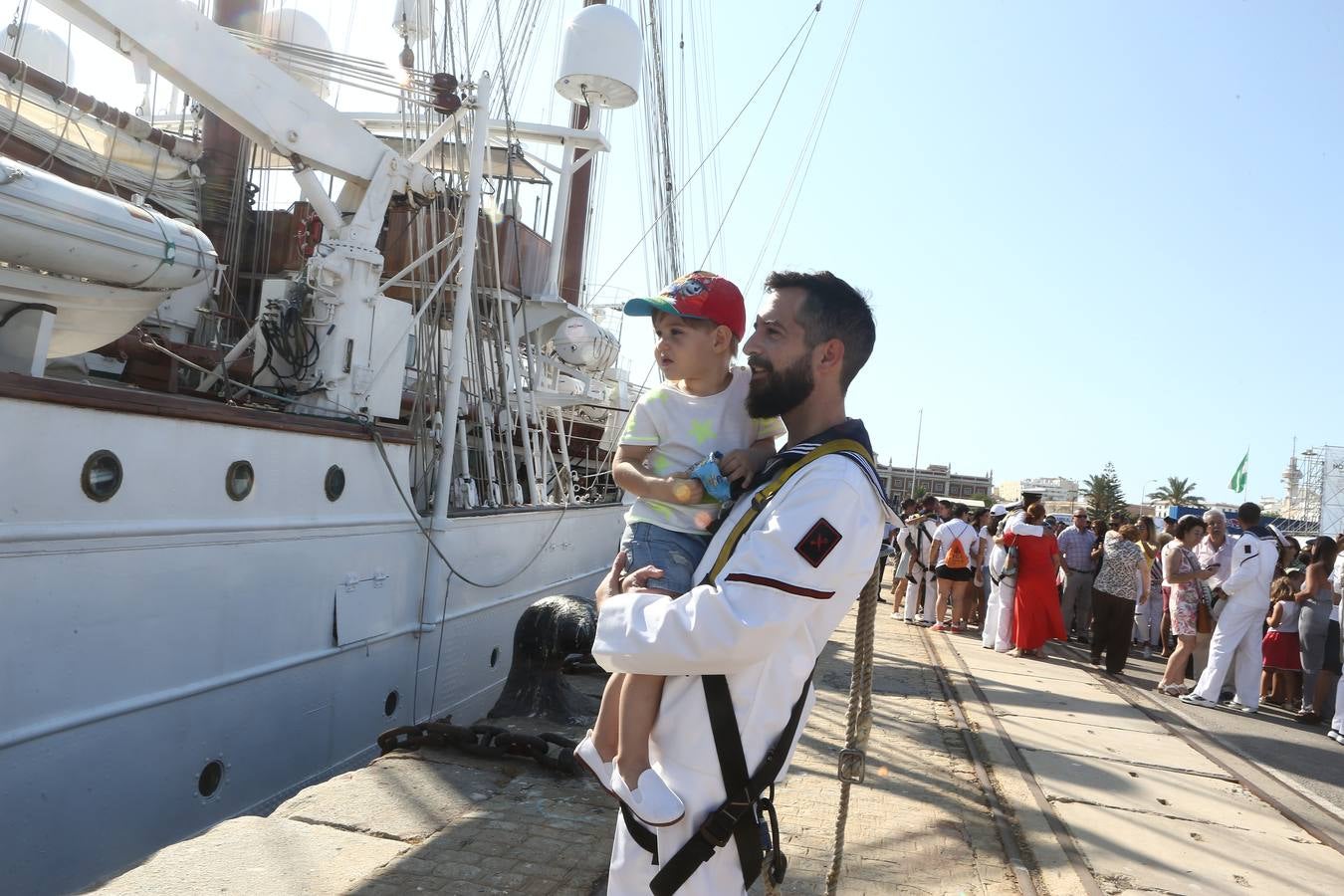 El buque regresa a Cádiz tras su 89º crucero de instrucción