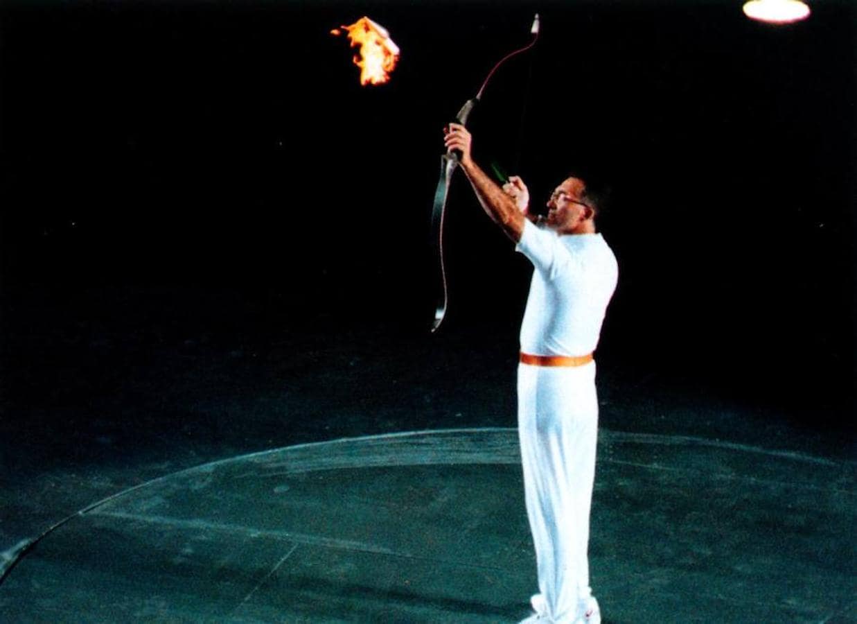 Antonio Rebollo lanza la flecha que encendió el pebetero en la inauguración de los XXV Juegos Olímpicos. 