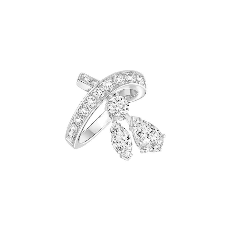Chanel. Anillo Zina, perteneciente a la colección Coco Avant Chanel, realizado en oro blanco engastado con diamantes talla pera, marquise, redonda y brillante de un peso total de 1,17 quilates.