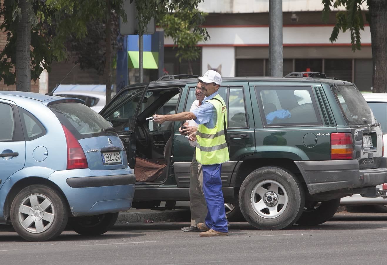 Los actividad irregular de los «gorrillas» de Córdoba, en imágenes