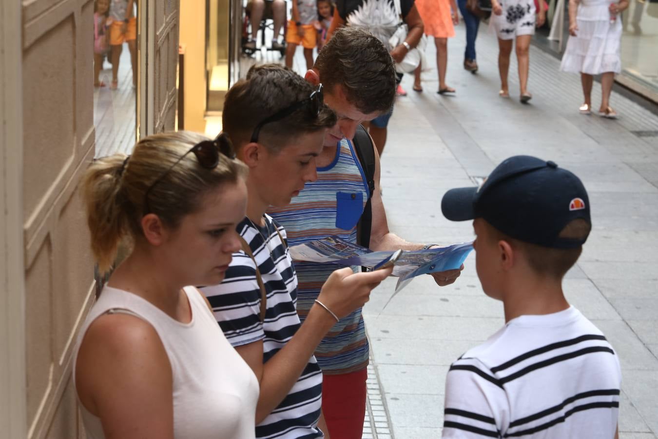 Más de 17.000 personas llegan a la ciudad en cuatro grandes cruceros