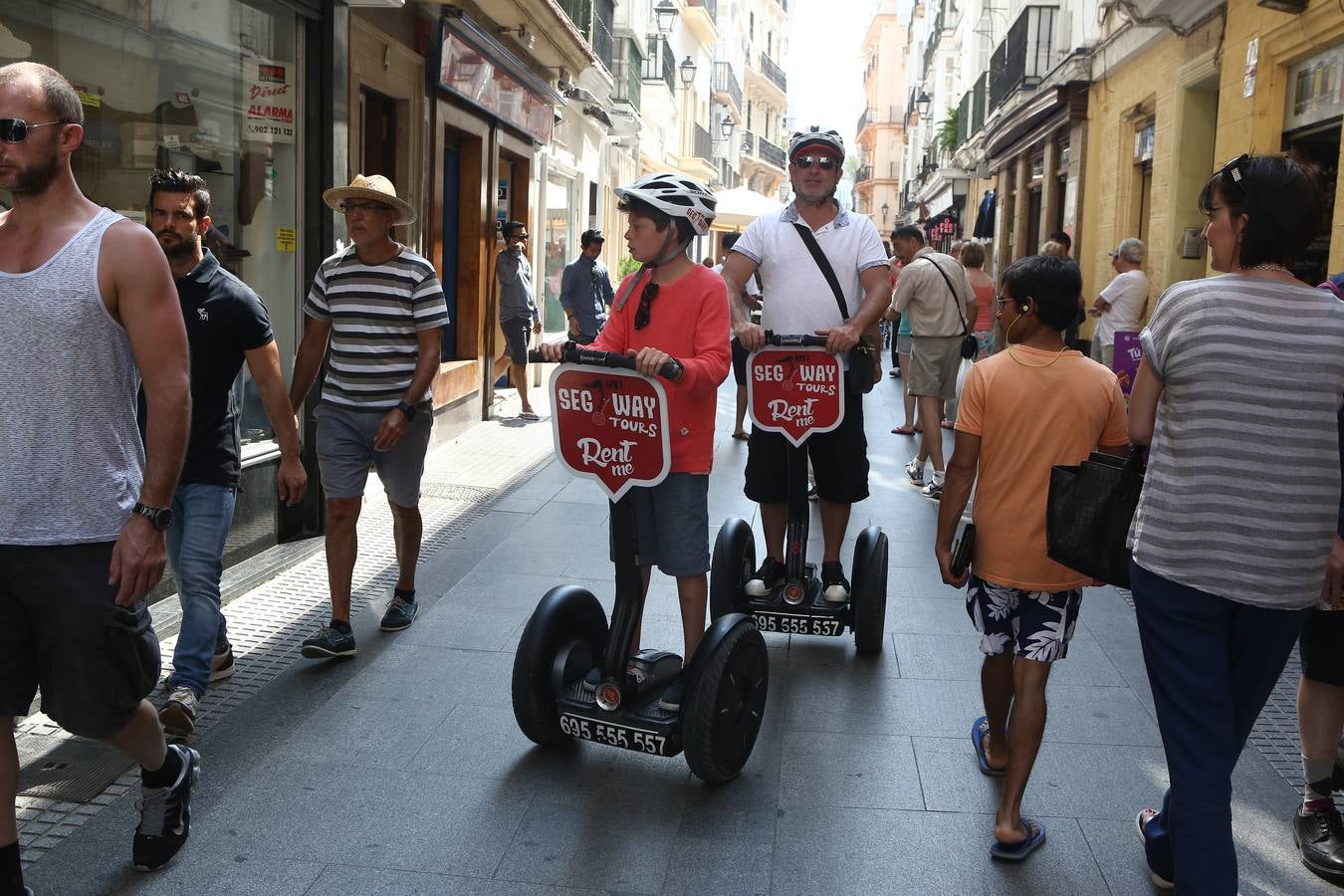 Más de 17.000 personas llegan a la ciudad en cuatro grandes cruceros