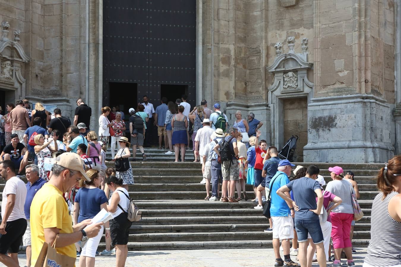 Más de 17.000 personas llegan a la ciudad en cuatro grandes cruceros