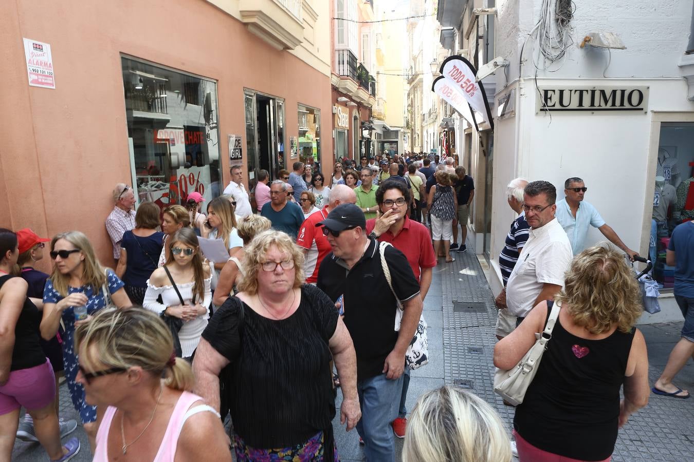 Más de 17.000 personas llegan a la ciudad en cuatro grandes cruceros