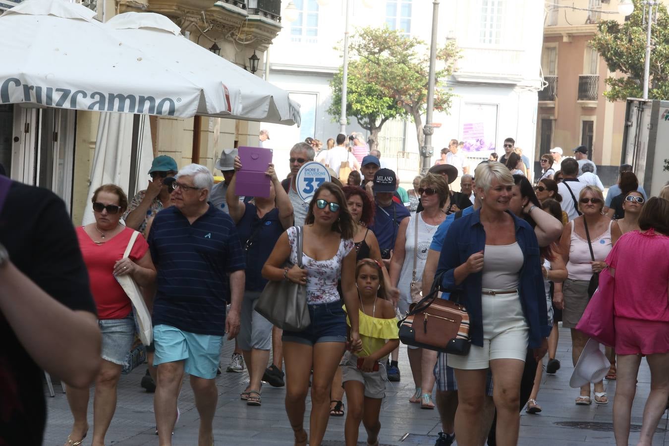 Más de 17.000 personas llegan a la ciudad en cuatro grandes cruceros