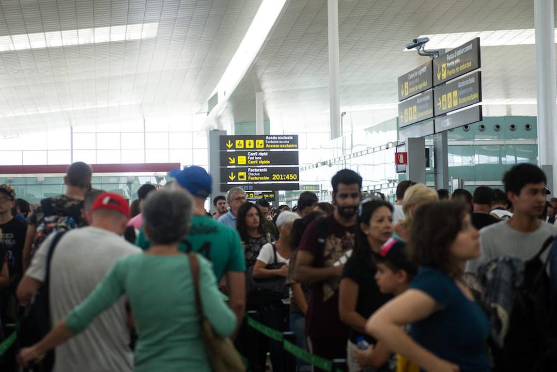 Aena, por su parte, ya ha anunciado que hasta ahora nunca se ha sentado en la mesa de negociación de un conflicto de una empresa externa, como es Eulen. 