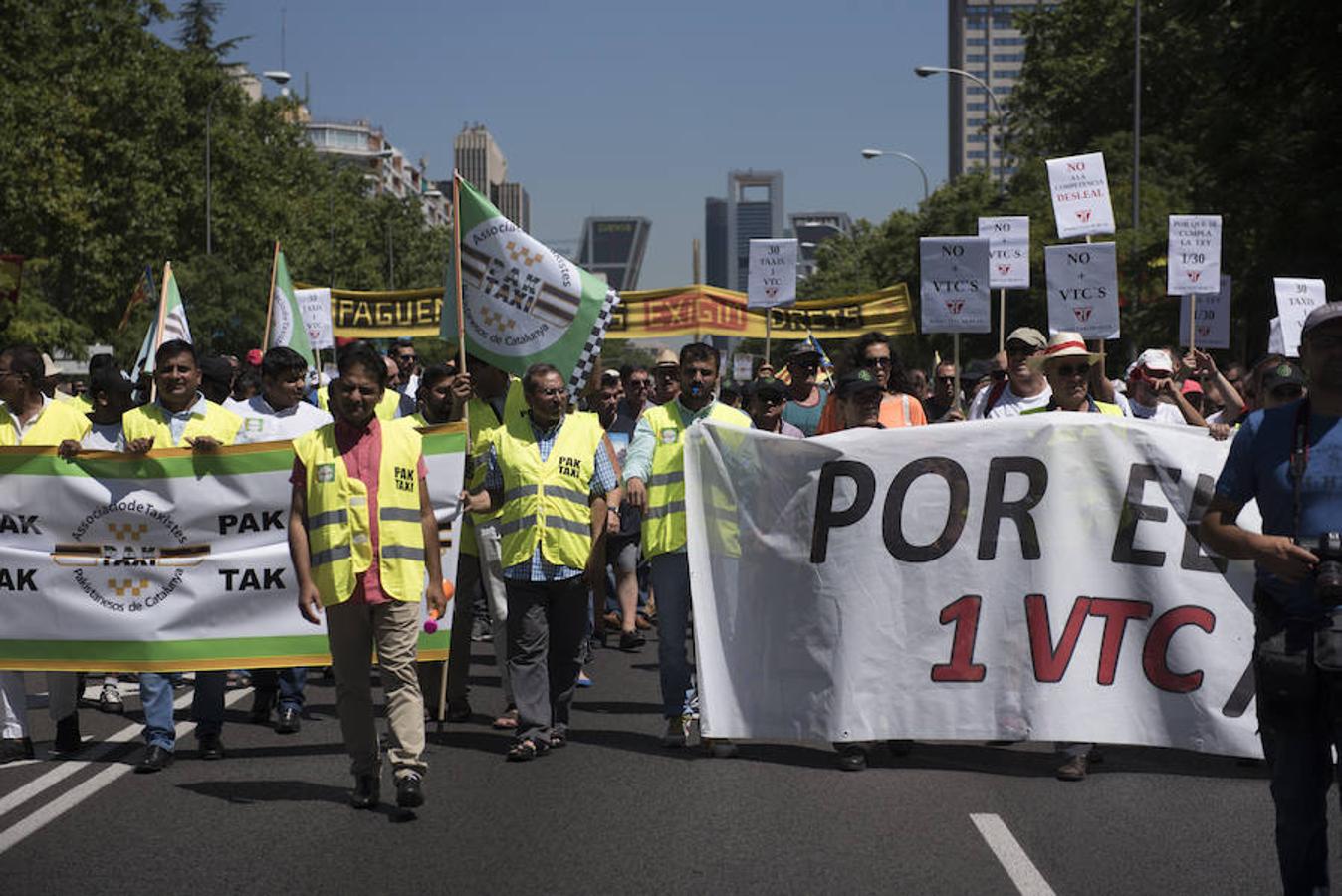 Cabecera de la manifestación de los taxistas en Madrid