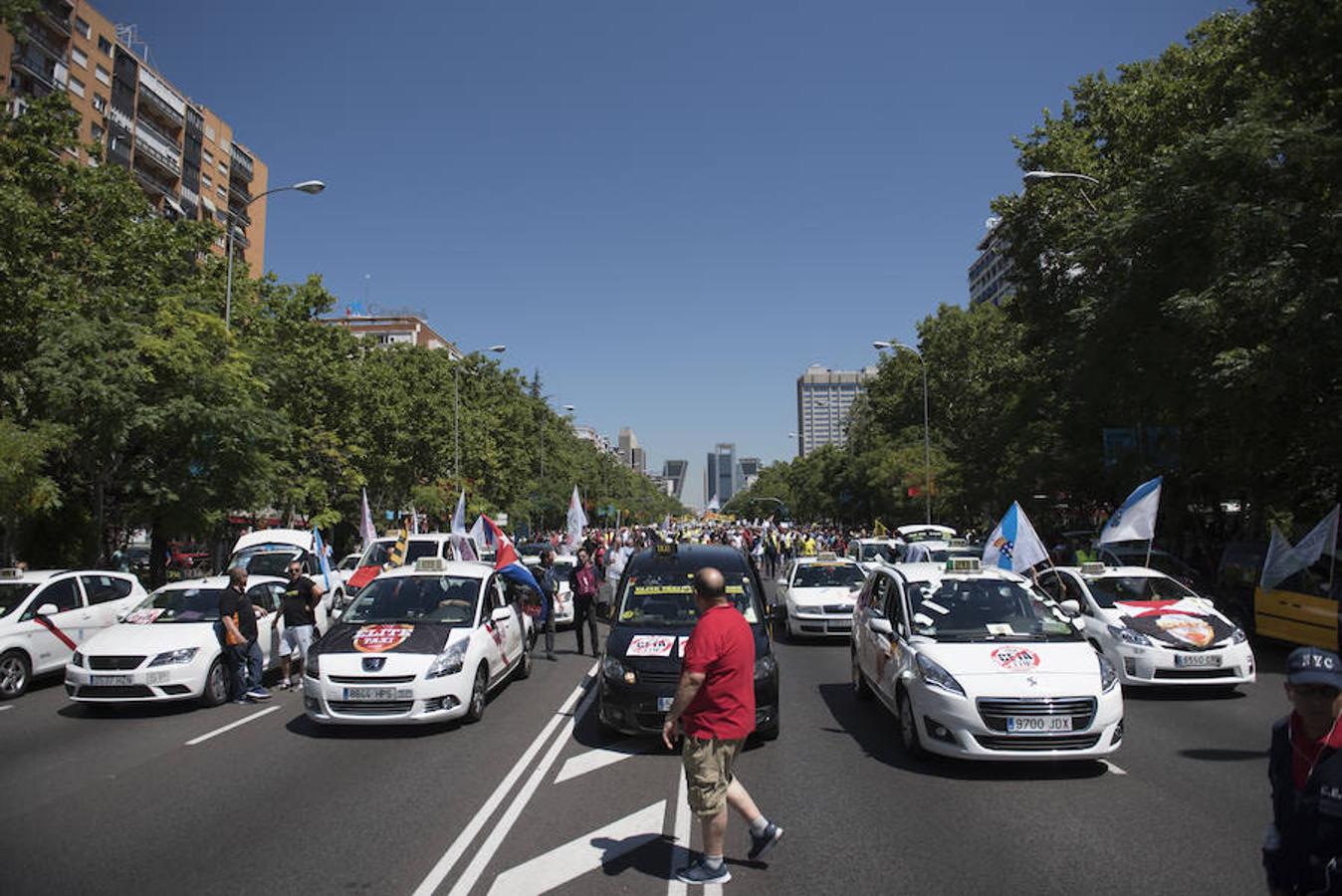 La manifestación del taxi en Madrid ha recorrido casi todo el paseo de la Castellana