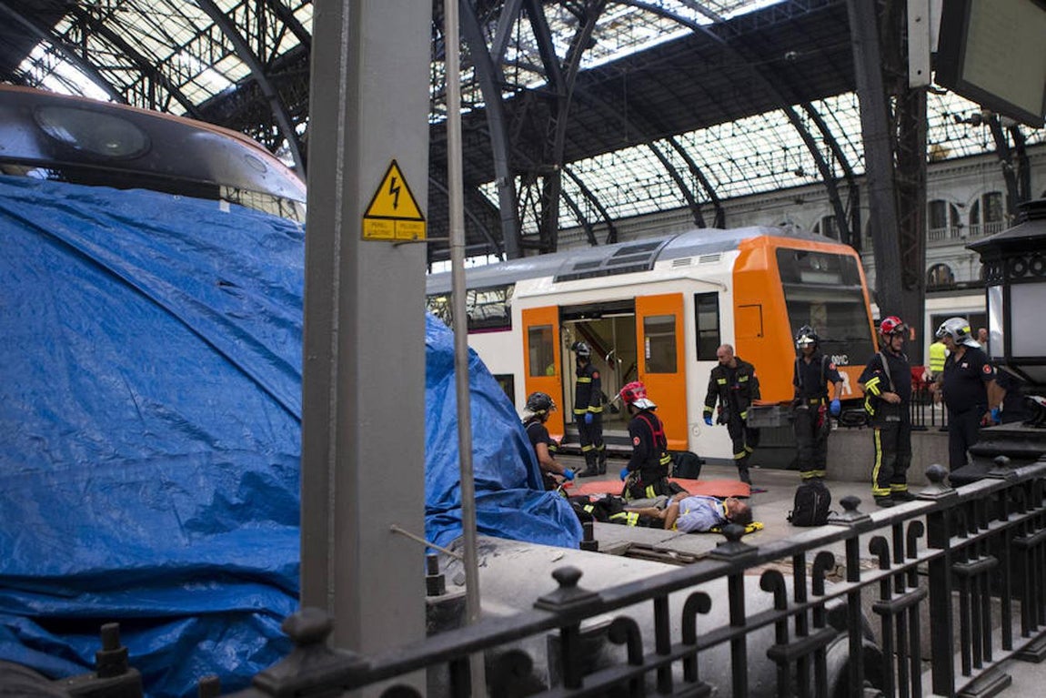 Las imágenes del choque del tren de Rodalies en la estación de Francia de Barcelona