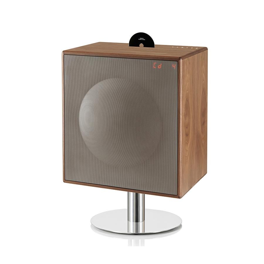 Model XL. Bajo su estética minimalista se esconde una revolución que lo integra todo wireless, Dab + , Fm, CD, estéreo y amplificador (C.PV).