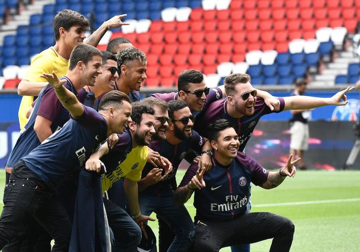 Hubo tiempo para fotografiarse con amigos cercanos. 