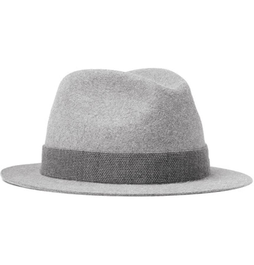 Sombrero de Loro Piana. Tipo fedora en color gris (Precio: 590 euros)