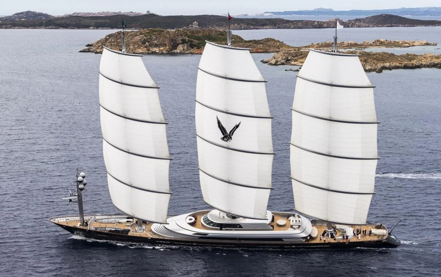 Maltese Falcon. Es un velero construido por el astillero italiano Perini Navi.