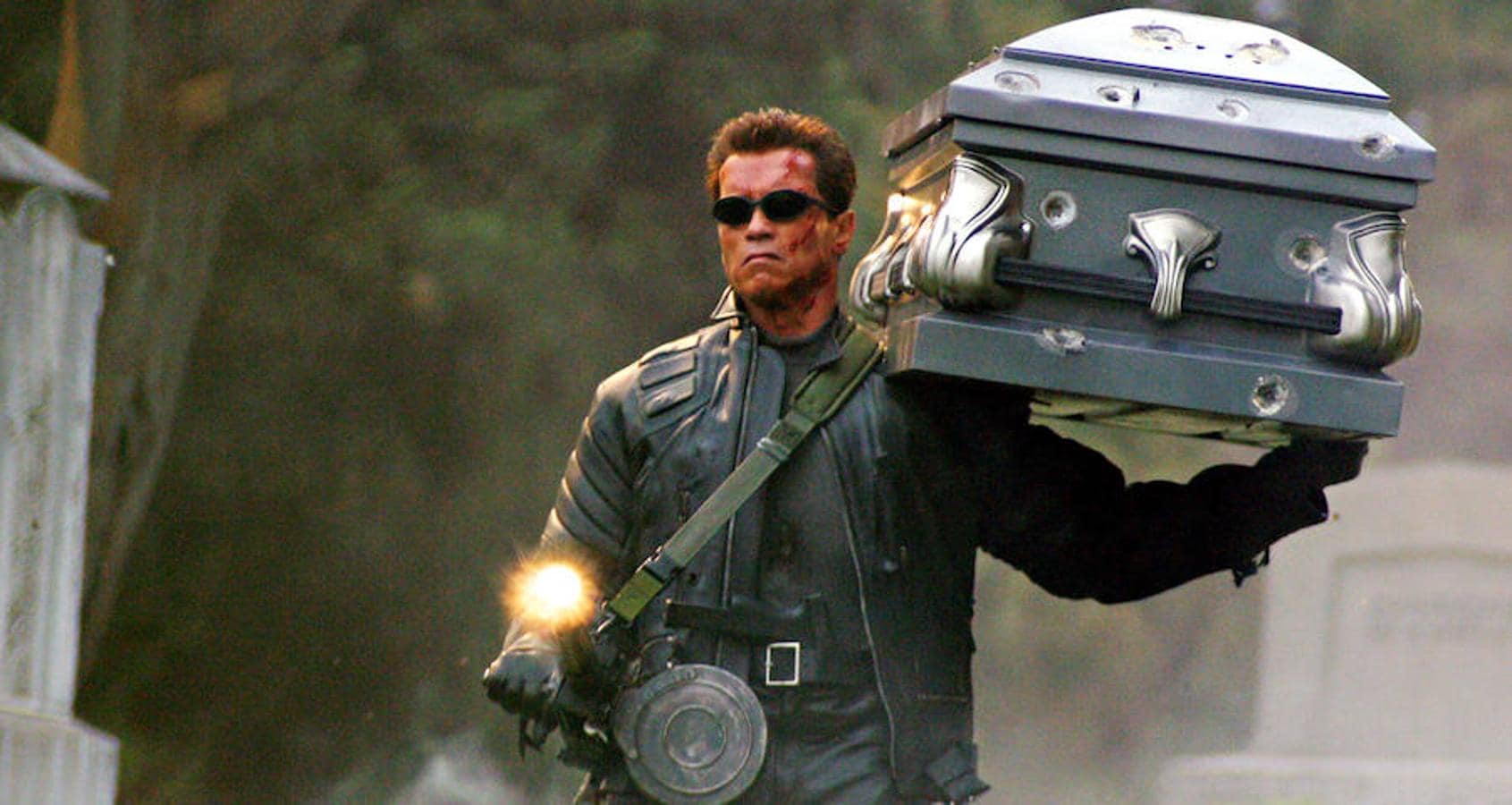 «Terminator 3: La Rebelión de las Máquinas». En 2003 llegaba «Terminator 3: La Rebelión de las Máquinas», dirigida esta vez por Jonathan Mostow y en el que el esquema volvía a ser similar que en el de sus precuelas. Aunque el día del Juicio Final fue evitado, John Connor no puede vivir tranquilo. Su paranoia se ve correspondida cuando dos ciborgs vuelven a materializarse en el 2003. Sus caminos se cruzarán con una antigua compañera de colegio y puede que, para cuando termine el día, ya no haya un mundo que salvar.