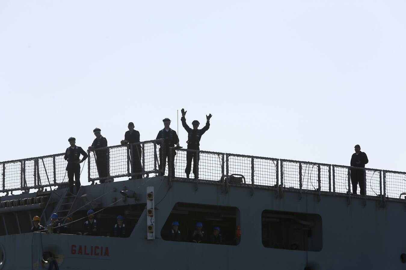 Emotiva llegada del buque Galicia a Rota