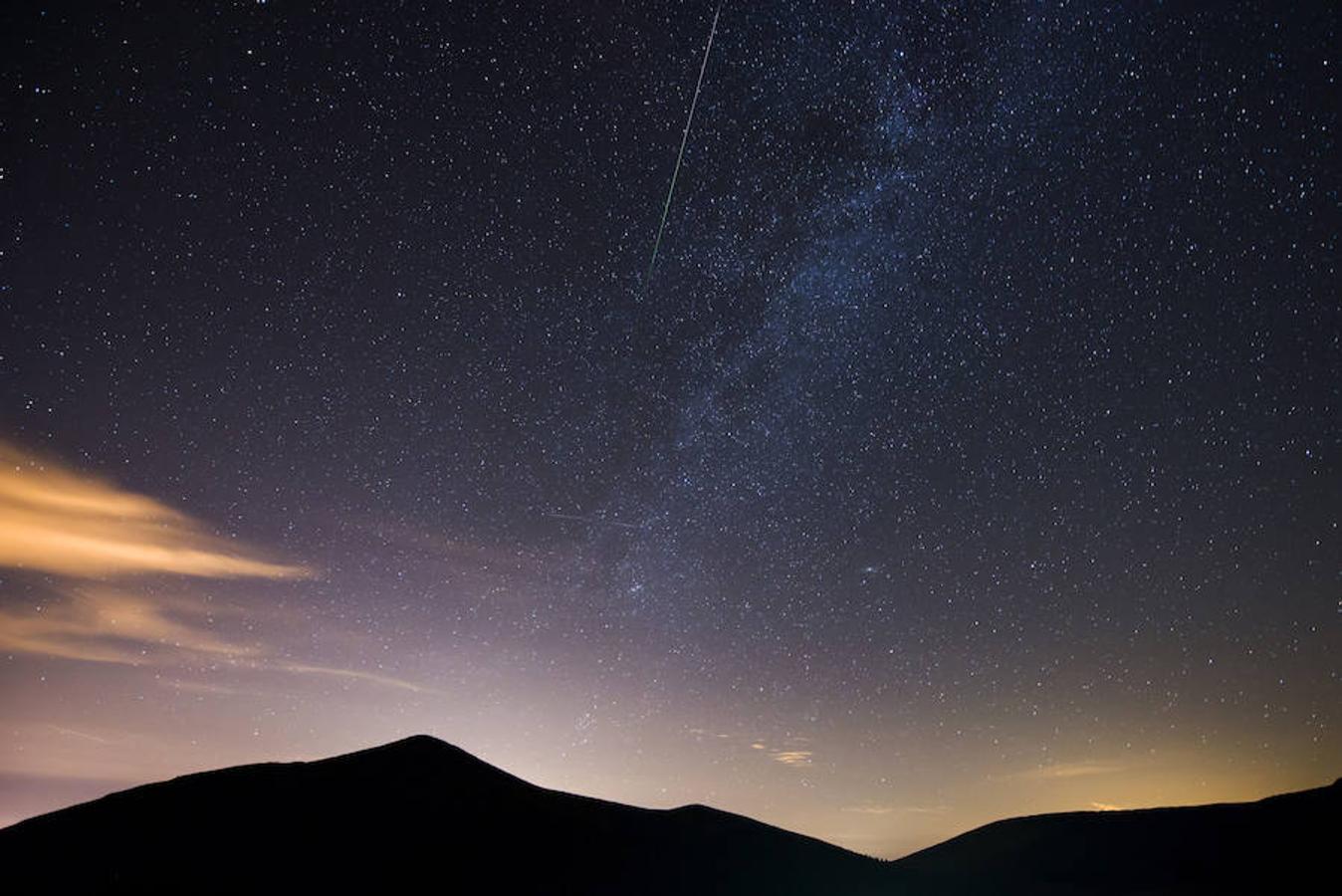 Cielo cántabro. Las Perseidas atraviesan el cielo cántabro del municipio de San Miguel de Aguayo.