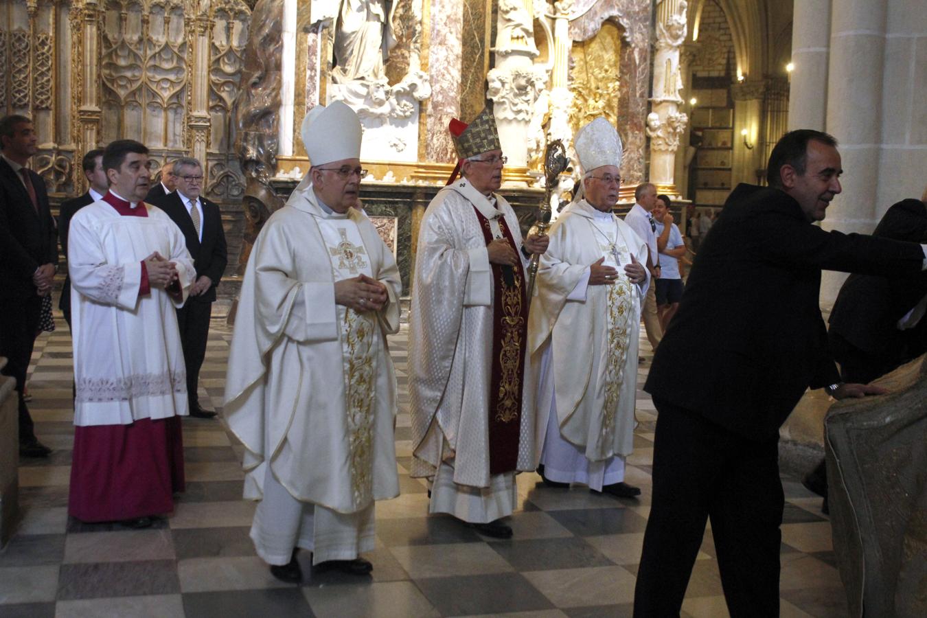 El arzobispo Braulio Rodríguez, junto a los obispos auxiliares. 