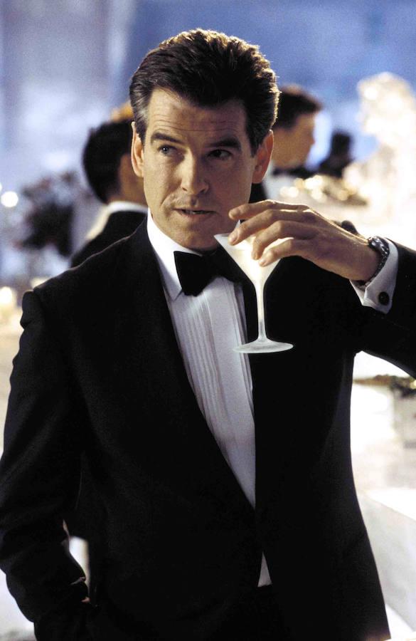 Pierce Brosnan. Protagonizó cuatro películas entre la década de los 90 y el nuevo siglo XXI: «Goldeneye» (1995), «El mañana nunca muere» (1997), «El mundo nunca es suficiente» (1999) y «Muere otro día» (2002).