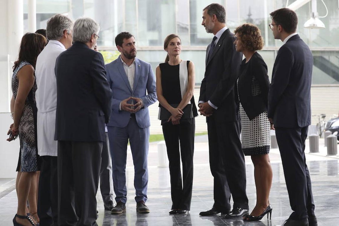 «Son unos asesinos, simplemente unos criminales que no nos van a aterrorizar. Toda España es Barcelona. Las Ramblas volverán a ser de todos», afirmó tras el atentado el Rey por Twitter. 