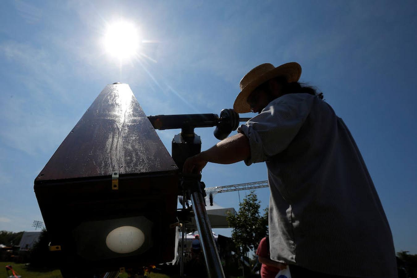 Proyectar el eclipse, una medida tan cómoda como verlo con protección ocular. 