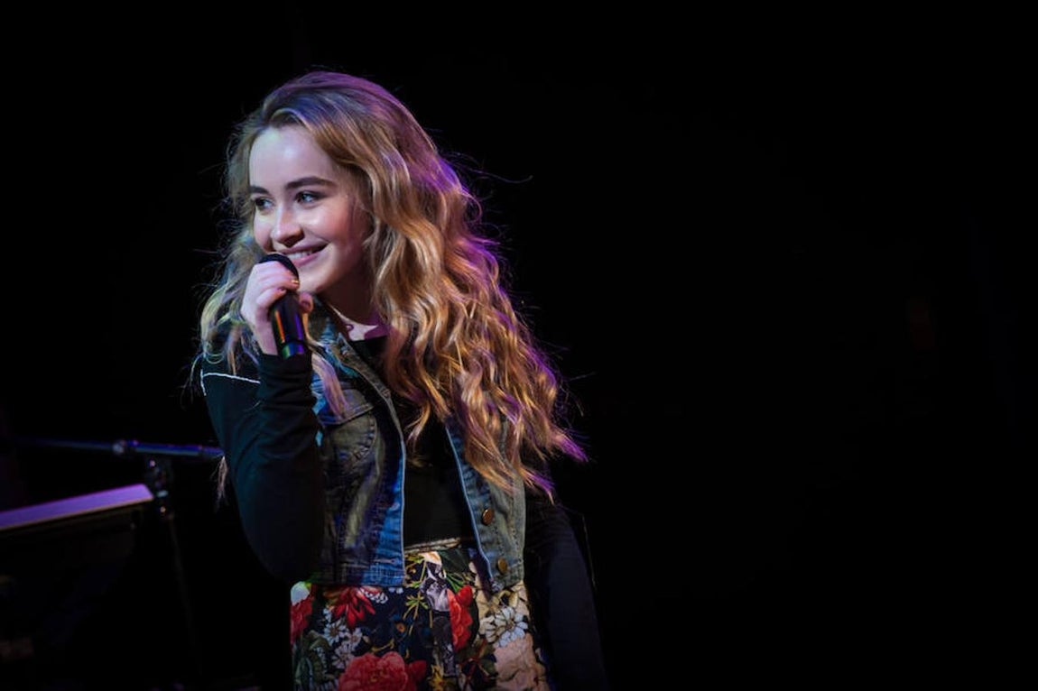 7. Sabrina Carpenter. Entre 2014 y 2017, ha sido una de las protagonistas de la serie de televisión «Riley y el mundo», el spin-off del clásico «Yo y el mundo».