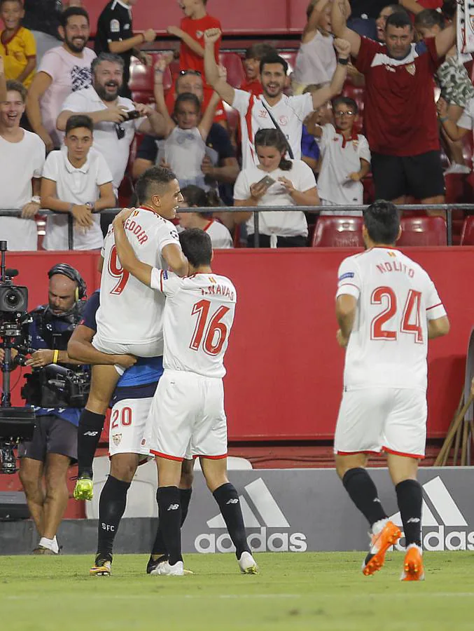 El encuentro entre el Sevilla FC y el Istambul Basaksehir, en imágenes