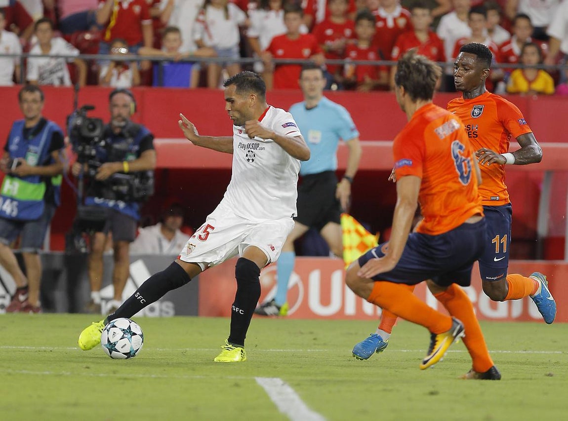 El encuentro entre el Sevilla FC y el Istambul Basaksehir, en imágenes