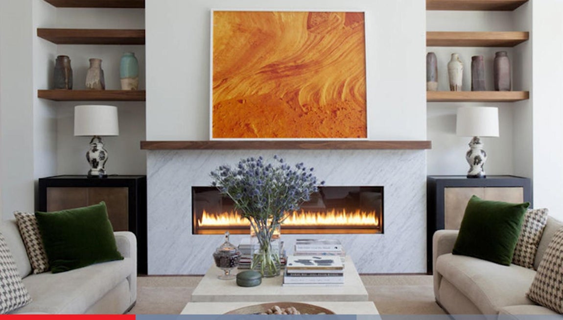 Sala de estar con chimenea. Beyoncé Knowls y Jay Z se compraron una mansión en el lujoso barrio de Bel-Air por la que pagarán 118 millones de euros. Enunciado en futuro, sí, porque la pareja ha decidido, según el portal Hoylosangeles.com, financiarla mediante una hipoteca. La imgen muestra el romanticismo y la elegancia de los detalles de algunas estancias del inmueble al que la pareja se va a mudar con su familia, lla pequeña Blue-Ivy y sus mellizos de dos meses.