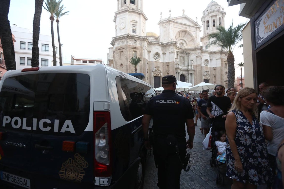 FOTOS: Medidas de seguridad en Cádiz tras los atentados