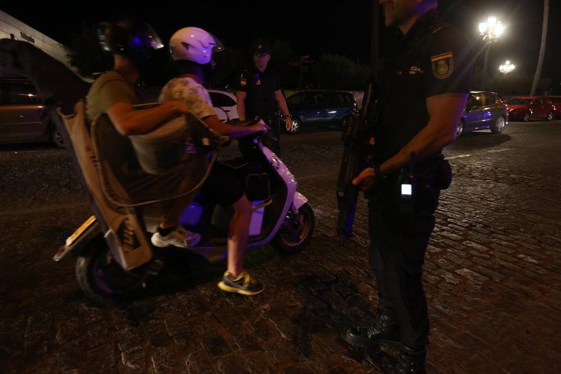 FOTOS: Medidas de seguridad en Cádiz tras los atentados
