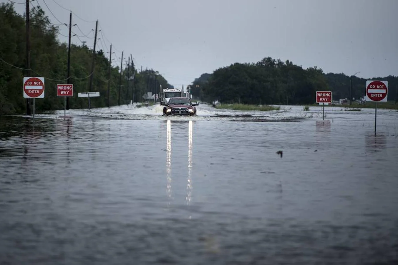 La tormenta Harvey, que tocó este miércoles tierra en el estado de Luisiana (EE.UU.) tras su paso por Texas, ha causado la muerte de más de 20 personas. 