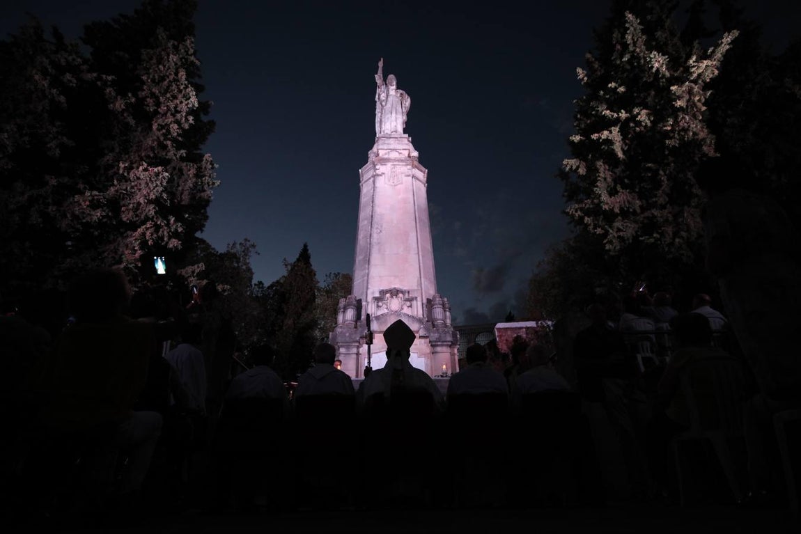 La nueva iluminación del Corazón de Jesús de las Ermitas de Córdoba, en imágenes