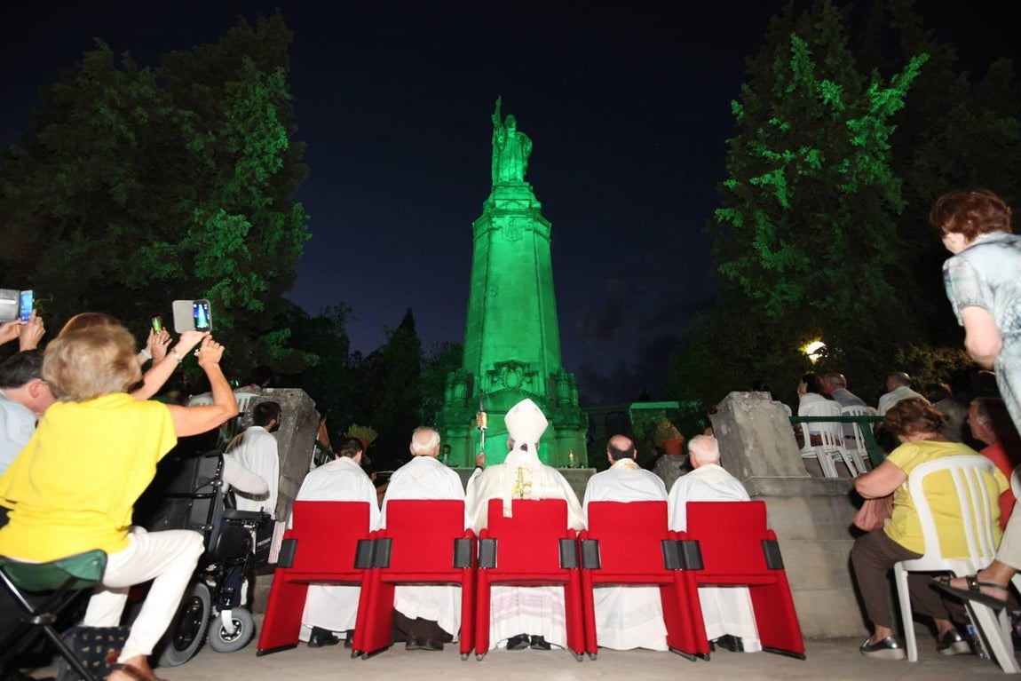 La nueva iluminación del Corazón de Jesús de las Ermitas de Córdoba, en imágenes