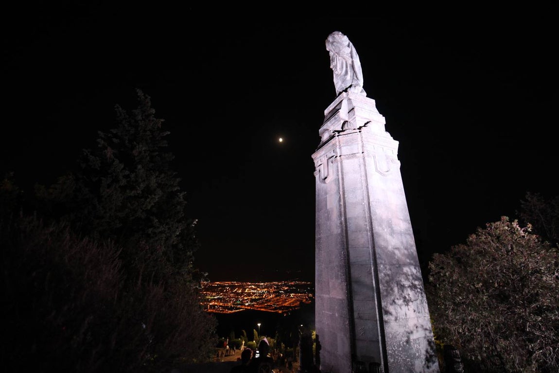 La nueva iluminación del Corazón de Jesús de las Ermitas de Córdoba, en imágenes