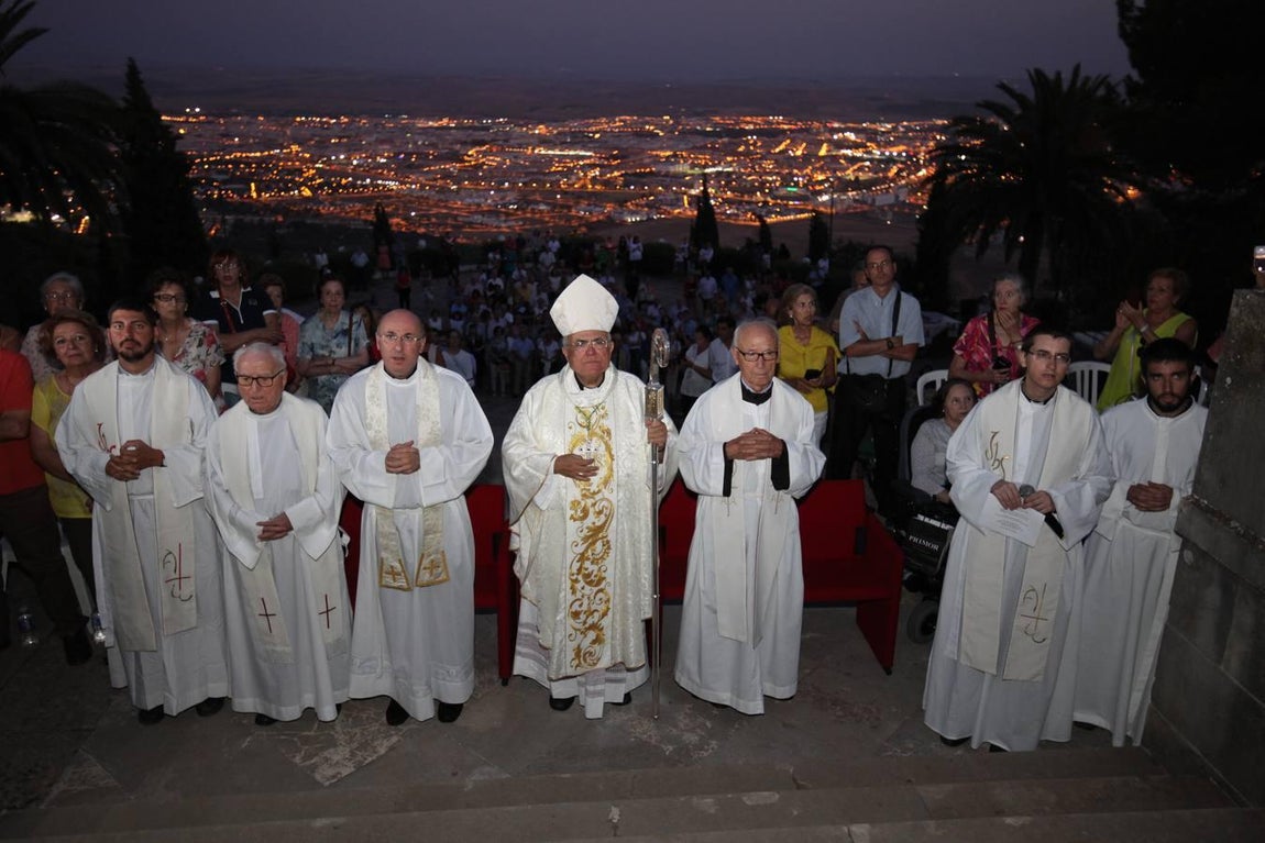 La nueva iluminación del Corazón de Jesús de las Ermitas de Córdoba, en imágenes