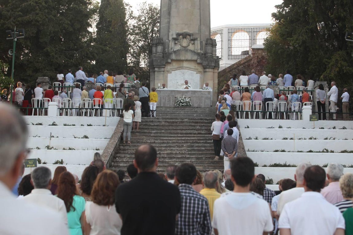 La nueva iluminación del Corazón de Jesús de las Ermitas de Córdoba, en imágenes
