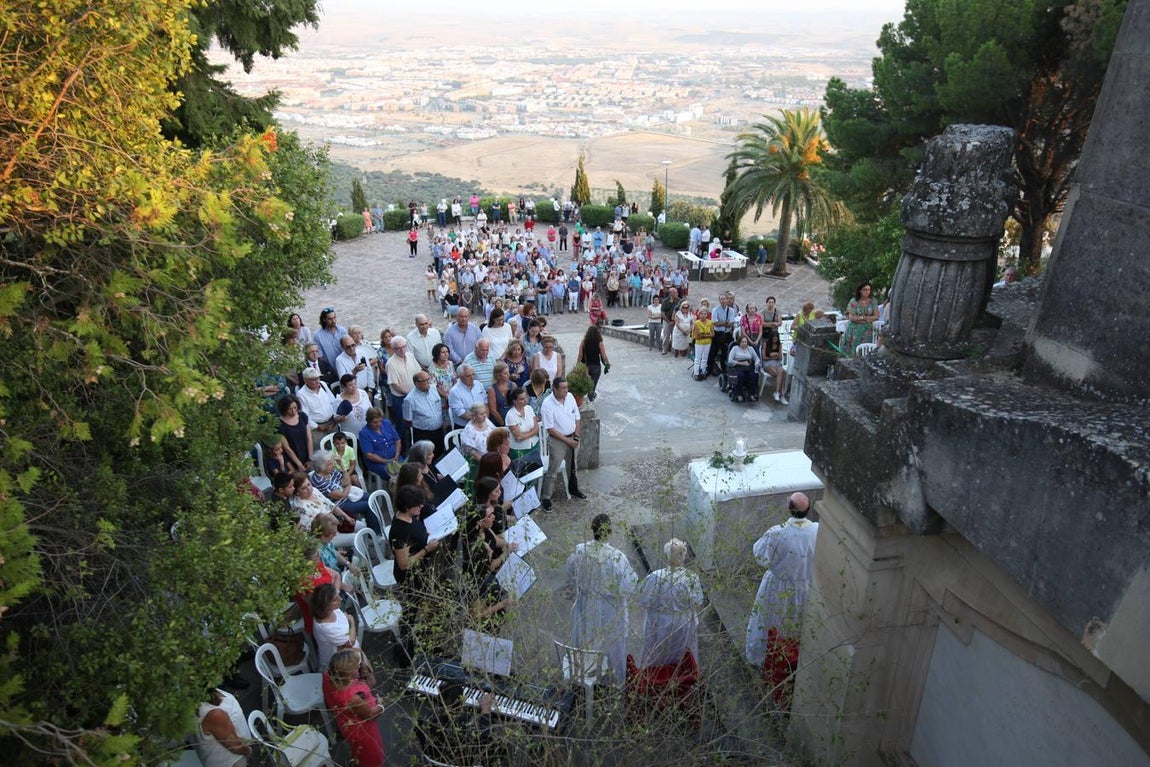 La nueva iluminación del Corazón de Jesús de las Ermitas de Córdoba, en imágenes