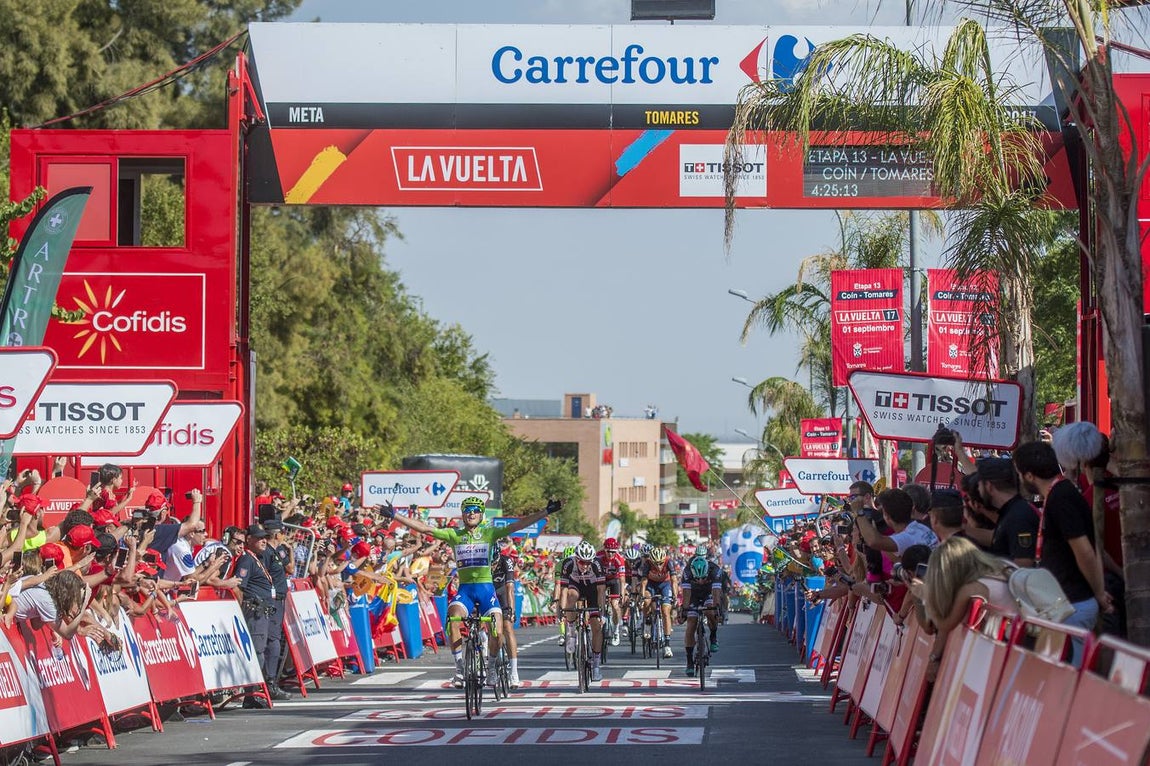 La llegada de la Vuelta Ciclista a España a Tomares, en imágenes