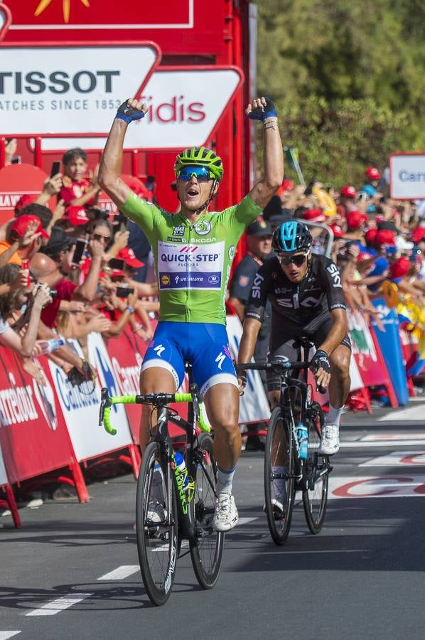 La llegada de la Vuelta Ciclista a España a Tomares, en imágenes