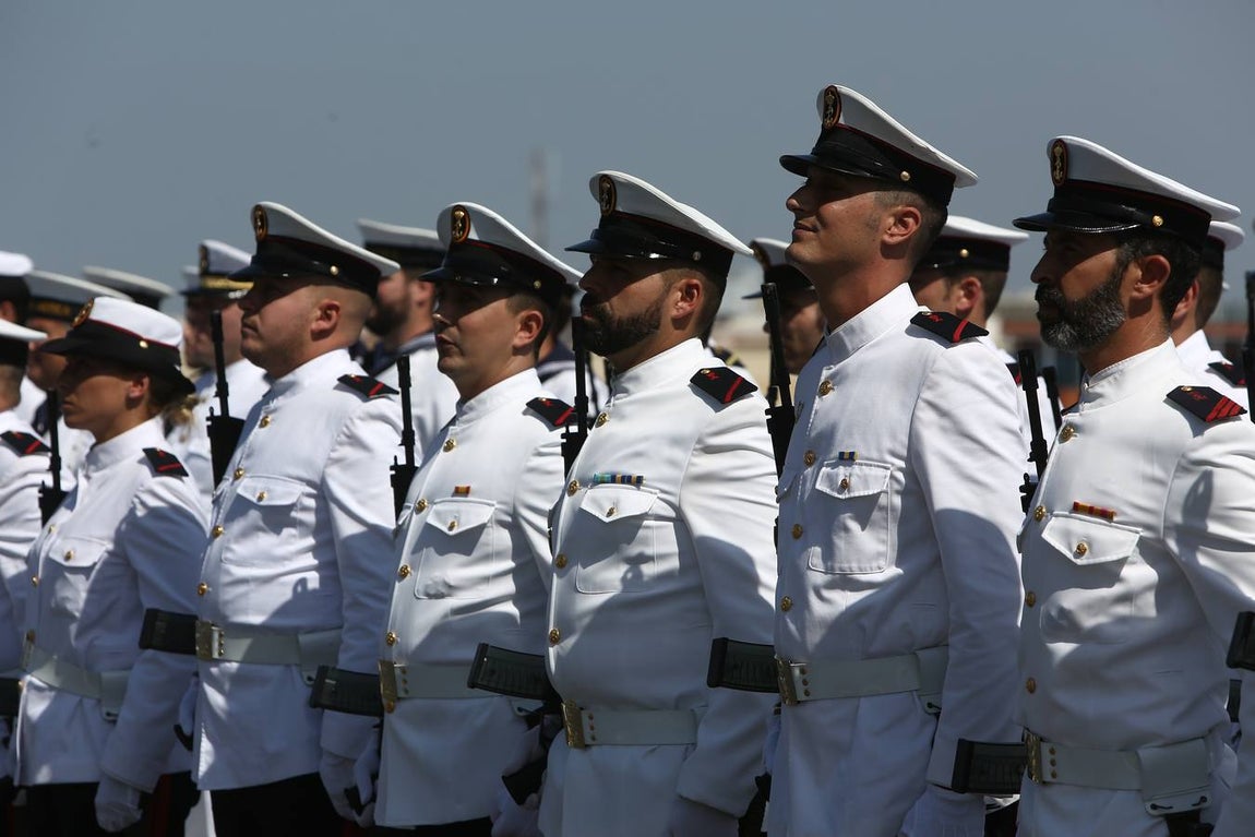 Imposición de la corbata de Cádiz al buque Juan Carlos I