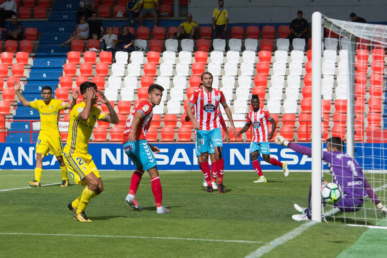 Las imágenes del partido Lugo-Cádiz CF (0-1)