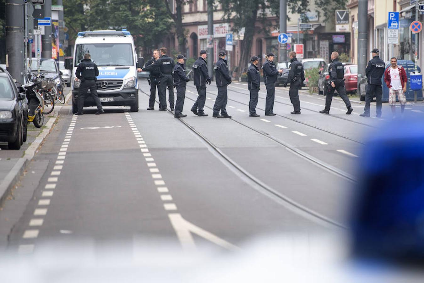 Para evitar que ladrones y otros criminales aprovechen esta oportunidad para allanar las viviendas, la Policía ha anunciado el despliegue de más efectivos. 