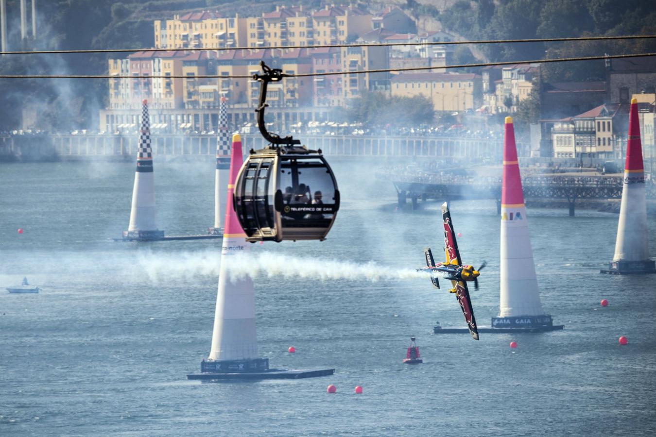 El recorrido de Oporto de la Red Bull Air Race está considerado como el más bello de las ocho pruebas que compnen el Campeonato del Mundo.