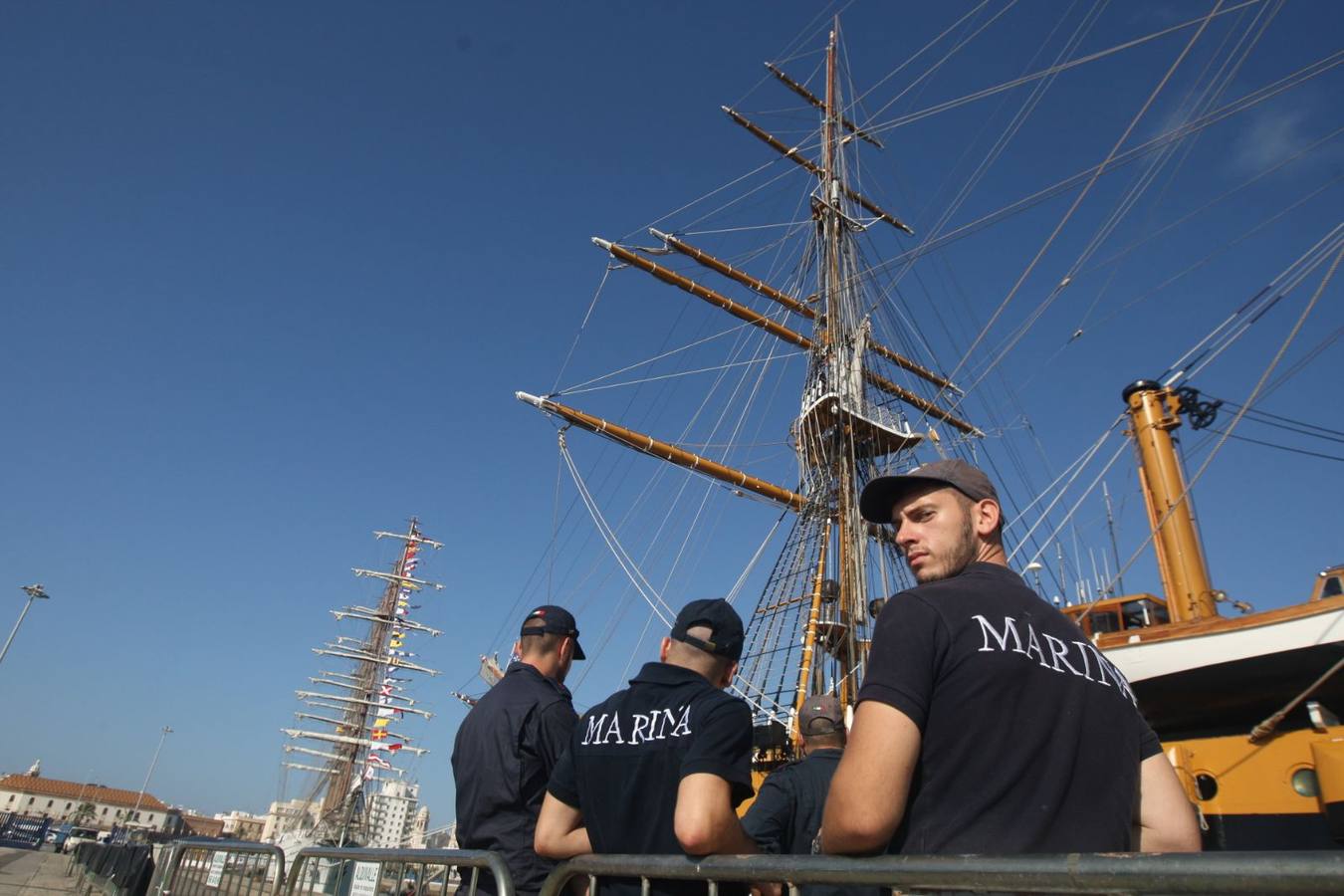 Los buques'Amerigo Vespucci' y 'Unión' en Cádiz