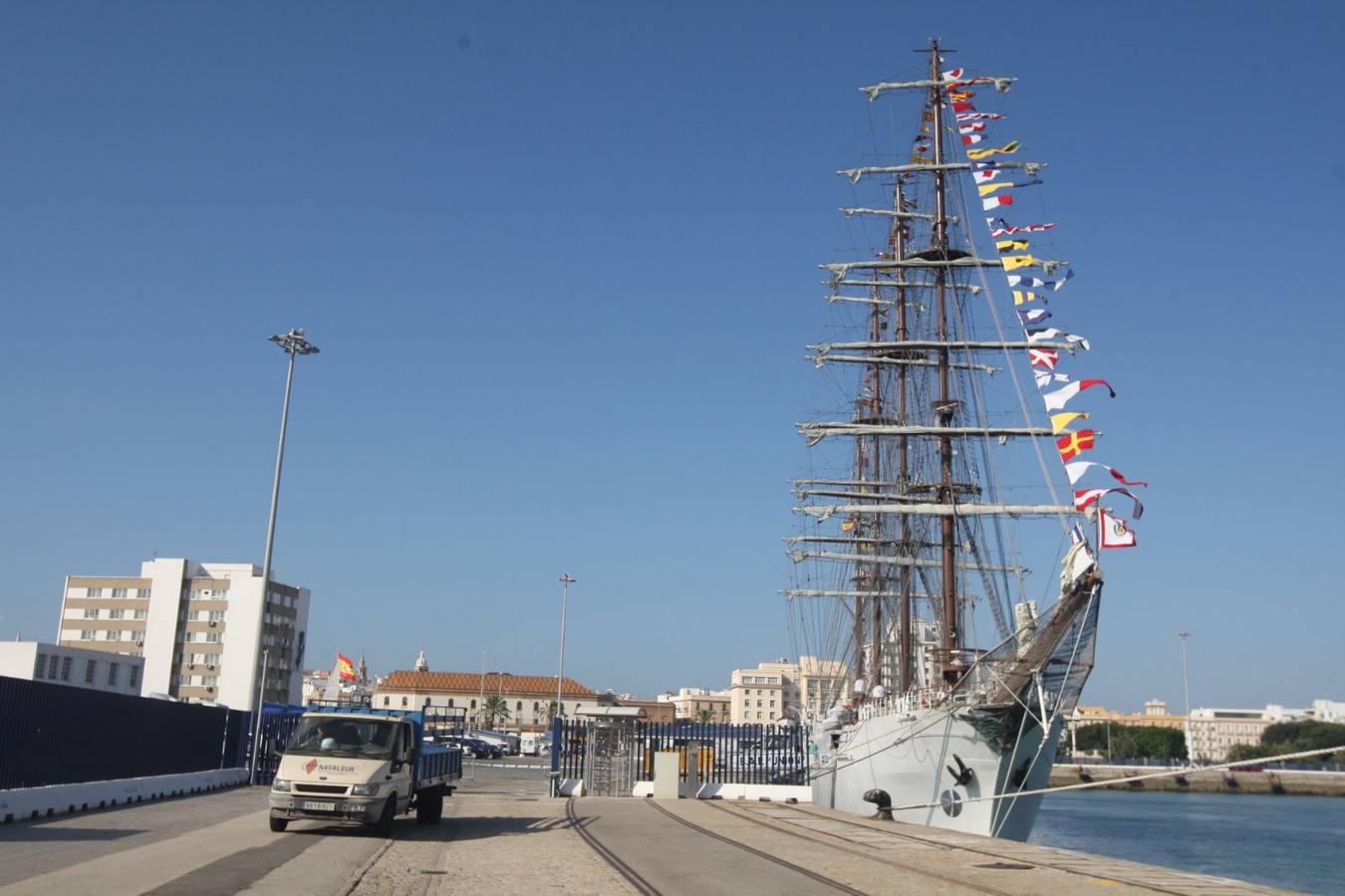 Los buques&#039;Amerigo Vespucci&#039; y &#039;Unión&#039; en Cádiz